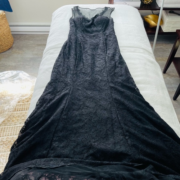 Black lace and netting full length formal dress - Picture 2 of 3
